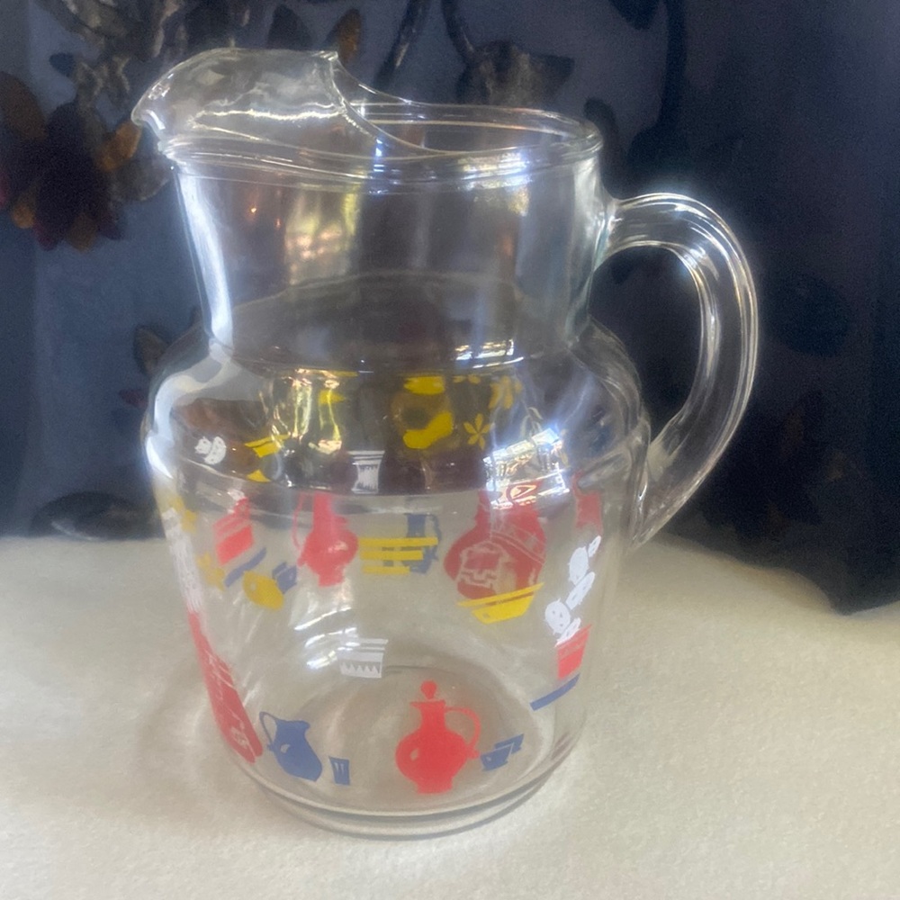 1950’s southwestern themed large ribbed clear glass handled pitcher with ice lip